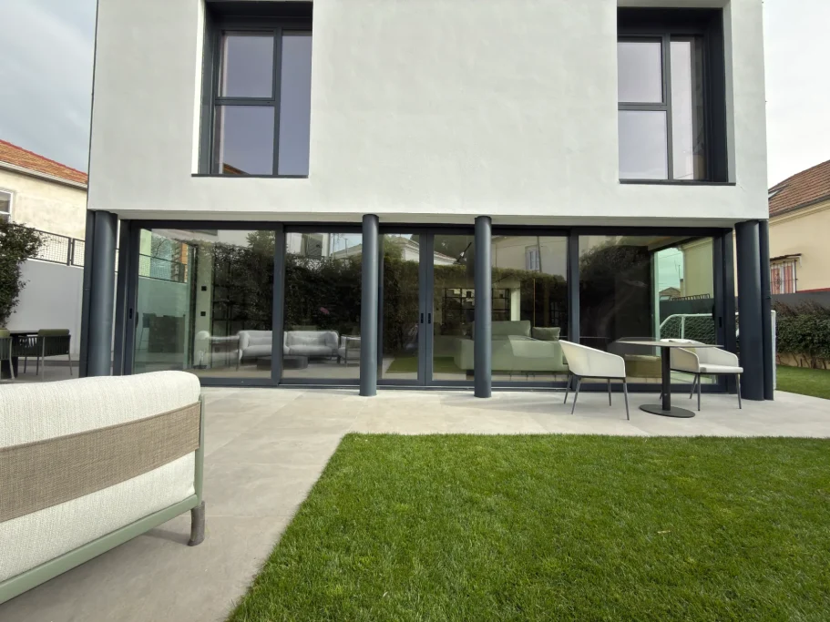 Reforma de Fachada Exterior en Madrid Rehabilitación y reforma de fachada de vivienda unifamiliar en Madrid por Valandecor.